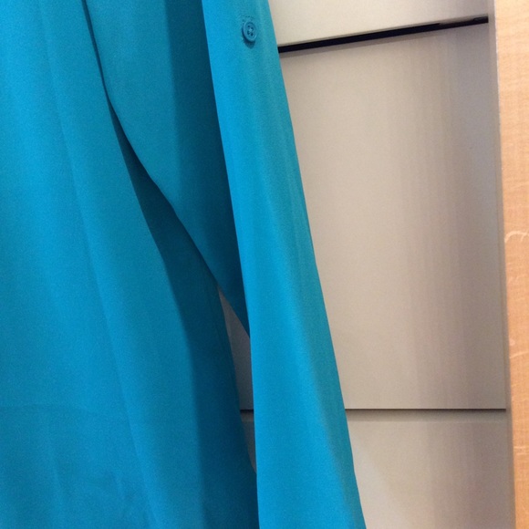 Tahari blouse - Picture 5 of 6